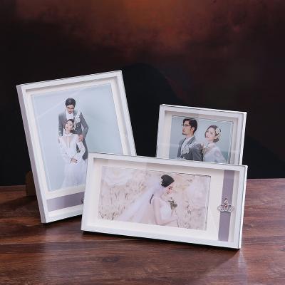 China Hot Selling Eco-friendly Style Resin Crown Table 5x7 Elegant Glass Cabinets Home Decor Plastic Picture Frame for sale