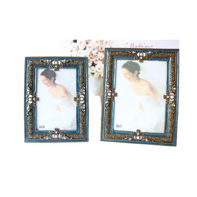 China Low MOQ Ornaments Mini Collection Photos Wedding Decorative Photo Frame Zinc Alloy And Flannel Flat Back 4