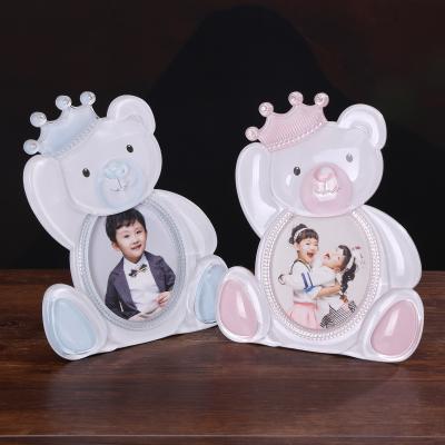 China Eco-Friendly Mini Gifts Ellipse Decoration Birthday Party Baby Frame Crystal Bear Baby Photo Frame for sale