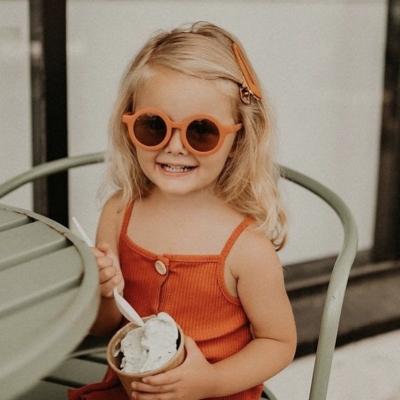 China Fashion Sunglasses 2021 Trendy Kids UV400 Sunglasses Round Shaped Sun Glass Boy Girl Plastic Sunglasses In Unique Colors for sale