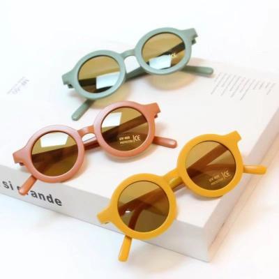 China Fashion Sunglasses 2021 Trendy Kids UV400 Sunglasses Round Shaped Sun Glass Boy Girl Plastic Sunglasses In Unique Colors for sale