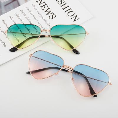 China Stylish Fashion Sun Glasses Metal Frame Heart Shape Gradient Glass Heart Shape Sunglasses 2022 Women Luxury Glasses for sale