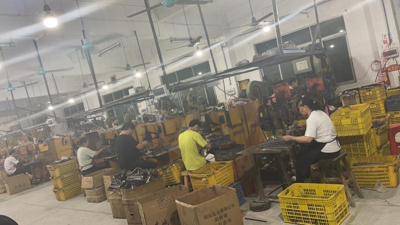 Проверенный китайский поставщик - Yiwu Dingcheng Bag Fittings Co., Ltd.