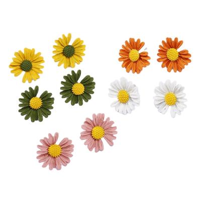 China FASHIONABLE Silver Women's Daisy Needle S925 Fresh Elegant Flowers Personality Simple Earrings for sale