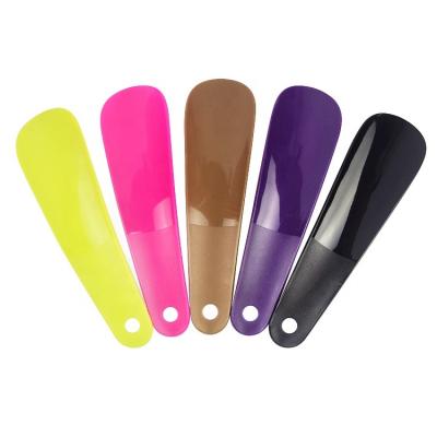 China Hand made colorful 16CM pp shoe horn for kids and shoe lifter for Christmas gift for sale