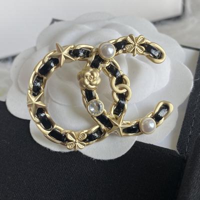 China Luxury Fashion Scarf Hijab Shawl Pins Women Jewelry Gift Gold Silver Jewelry Party Rhinestone Brooch Fashionable Wedding Style for sale