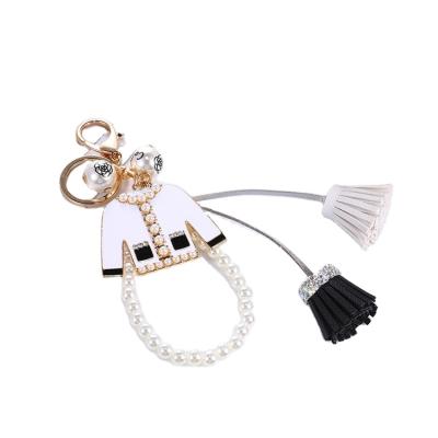 China Fashion New Style Fashion Black White Ladies Clothing Key Chain Wholesale Key Chain for sale