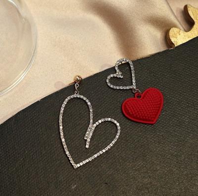 China FASHIONABLE S925 Simple Mail Love Earrings Female Asymmetric Silver Diamond Rubber Heart Shaped Earrings for sale