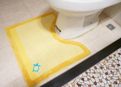 China Yellow Stripe anti slip Toilet Floor Mat with Embroidery 65% Cotton + 35% Polyester for sale