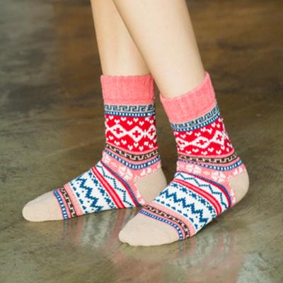 China High Quality Vintage Arajuku Stripe Christmas Ladies Socks Antibacterial Nordic Wholesale Socks Fuzzy Knitted 2021 Thick Wool Socks for sale