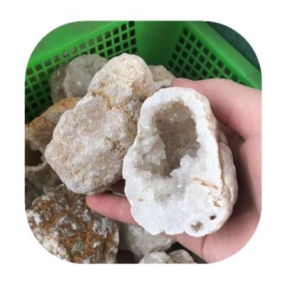 China Europe wholesale cut natural crystal quartz agate geode druzy stone for home decor for sale