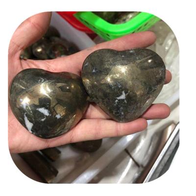 China New from Europe healing crystals heart stone natural pyrite heart shaped stone for home decoration for sale