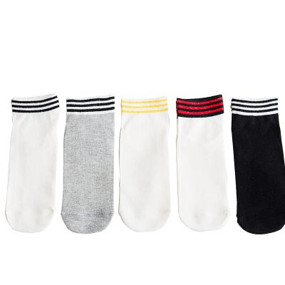 China 2020 Sports New Woman Striped Sports Socks Custom Socks for sale