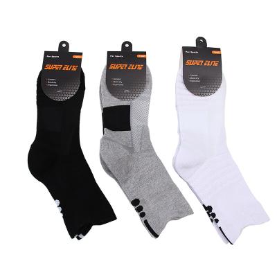 China 2020 New Sporty Men's Tube Sports Socks Breathable Non-slip Socks for sale