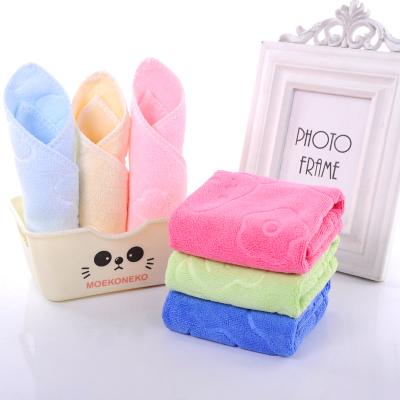 China Customized Disposables Wholesale 300g/m 25*25cm Microfiber Magic Hand Towel for sale