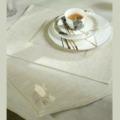 China Quick Dry 100% Nature Linen Napkin Table Linen Set With Embroidered Pattern for sale