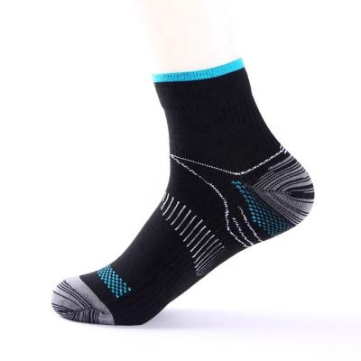 China Breathable Compression Ankle Crew All-match Sports Socks Men Improved Professional Athletic Sports Socks for sale