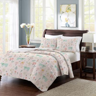 China Polyester Single Cotton Flower Embroidery Yarn Color Quilted Bedspread for sale