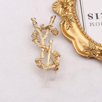 China 2022 New ALLOY Cardigan Designer Brooch Fashion Hot Selling Female Brooch for sale