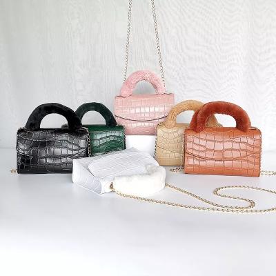 China 2021 fashion sling bag for women fashion crocodile skin tote bag furry plush handbag for sale