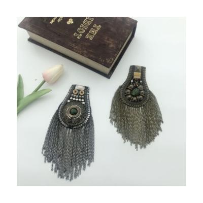 China Decoration Factory Directly Sell Alloy And Gold Tassel Two Color Chain Shield Epaulet for sale