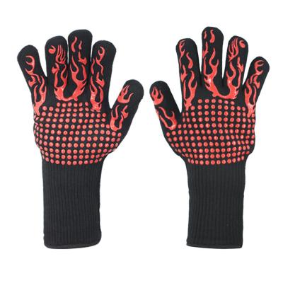 China Xingyi BBQ Oven Glove Silicone Handschuh Grillhandschuhe OEM 932F Dotted Extreme Heat Resistant Gloves Grill BBQ Gloves Polybag for sale