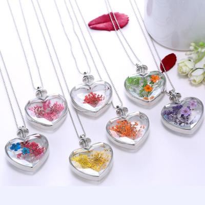 China Cute Fashion Jewelry For Women Beautiful Real Natural Dry Flower Heart Shape Pendant Necklace (DFN002) for sale