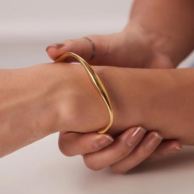 China FASHIONABLE Irregular Style Women's Bracelets18K Gold Titanium Stainless Steel Special Shaped Open Adjustable Bracelet for sale