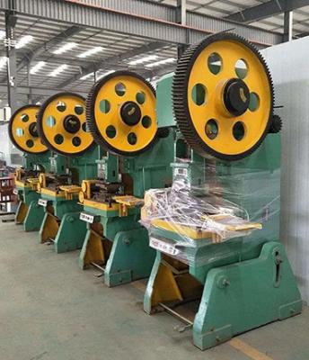 China Garment Shops Factory Barbed Wire Mesh Making Machine Concertina Mesh Fence Razor Barbed Wire Machine for sale