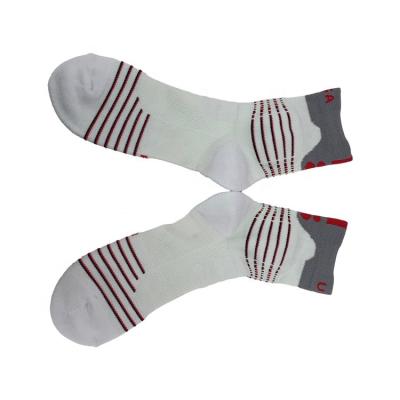 China Breathable Quick Dry Beauty Socks for Men Custom Logo Regular Style Athletic Grip Socks for sale