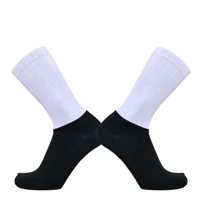 China Men Cycling Socks with Customized Logo Comfortable Breathable Non-slip Aero Design for sale