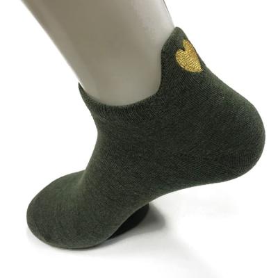 China Embroidery Heart Pattern Crew Socks for Women Regular Style Embroidery Breathable for sale