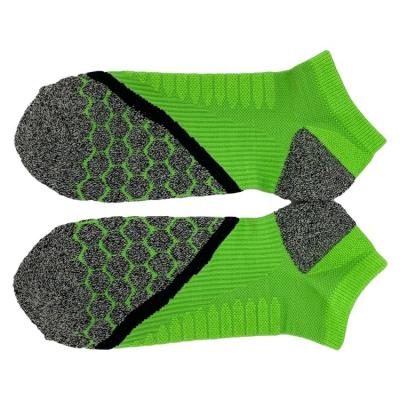 China 2024 Custom Logo Design Sport Comfort Socks in Green for Comfortable Breathability for sale