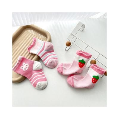 China Knitted Pink Anti Slip Breathable Spring Cute Print Socks for Kids Standard Thickness for sale