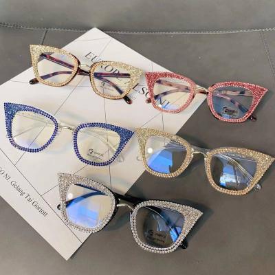 China Fashion Sunglasses Vintage Diamond Crystal Sunglasses Rhinestone Cat Eye Glitter Lenses For Ladies Party Luxury Eyewear Custom Design for sale