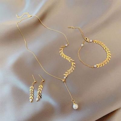 China CLASSIC Three Piece Fashion Earrings Pearl Necklace Earrings Bracelet Set Ensemble Bijoux Gold Jewelry Set 18K Gold Plated for sale