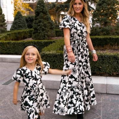 China 2021 Summer Leaf Print Elastic Waist Compressed Parent-child Dress And Me Yellow Casual Dress Mommy And Me Long Skirt Mommy Sets Outfits for sale