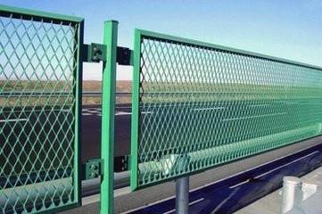 China PVC Coated Low Carbon Steel Wire Chain Link Fence Mesh for sale