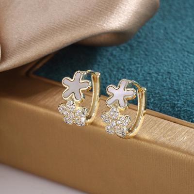 China Fashion Vintage Jewelry Wholesale CLASSIC Diamond Gold Plated Shell Star Rhinestone Clip On Earrings Women for sale