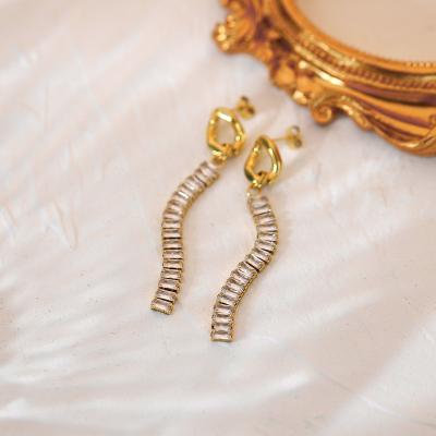 China FASHIONABLE Hot Selling Geometric Gold Plated Shiny Tassel Zircon Chain Stud Earrings Jewelry Dangle Charms for sale