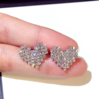 China FASHIONABLE High Quality Sparkle Jewelry 925 Sterling Silver Needle Rhinestone Stud Earrings Crystakl Heart Stud Earrings for sale