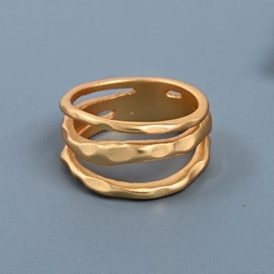 China Environmental Friendly New European and American hammer pattern ring niche designer ring copper gold plated ring for sale