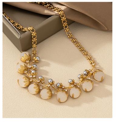 China Environmental Friendly Fashion Luxury Flowers 18k Gold plated Zircon Pendant Pearl Stainless Steel Jewelry necklace for sale