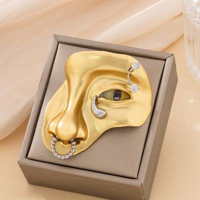 China Fashionable 2024 Locke Gold Plated brooch Retro Art Clothing face brooch women fashion jewelry brooches for sale