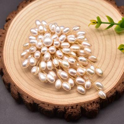 China Natural Freshwater Pearl White Brass Brooch Pins For Beautiful Female Women Accessories Wedding Handmade Brooch Jewelry Wholesale for sale