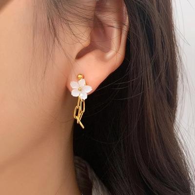 China Fashionable Floral Titanium Steel Dangler Earring Flower Shell Chains Drop Chain Dangle Earrings E0917 Delicacy White Flower Shell Chain Drop Earrings For Wedding Jewelry women for sale