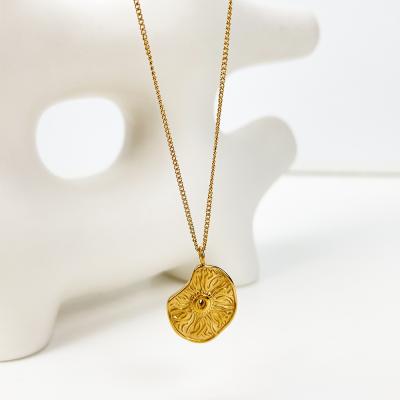 China Irregular Textured Sun Coin Pendant Necklace Personalized Gold Plated Titanium Steel Choker Necklaces For Women Irregular Textured Sun Coin Pendant Necklace for sale