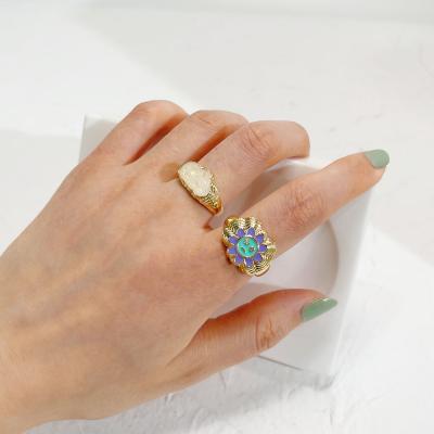 China Flower Enamel Chunky Rings R0234 18k Gold Plated Jewelry Flower Chunky Enamel Acrylic Ring For Women Vintage Premium Stacking Rings Size 7 for sale