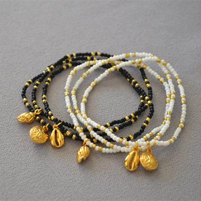 China Resin White Rice Black Pearl Bracelet with Gold Plated Delicate Charm Unisex Chic Resin Bracelet Resin Bracelet Delicate Chic Unisex Chic Resin Shell Black Rice White Pearl Bracelet with Gold Plated Conch for sale