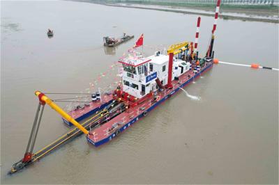 China 900 Cbm/H Hydraulic 26 Inch Cutter Suction Dredger For Sand Dredging Or Mud Dredger for sale